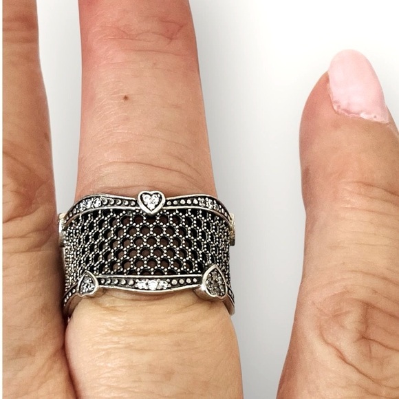 Silver plated mesh design ring size 5.5 With tiny hearts - Picture 3 of 7